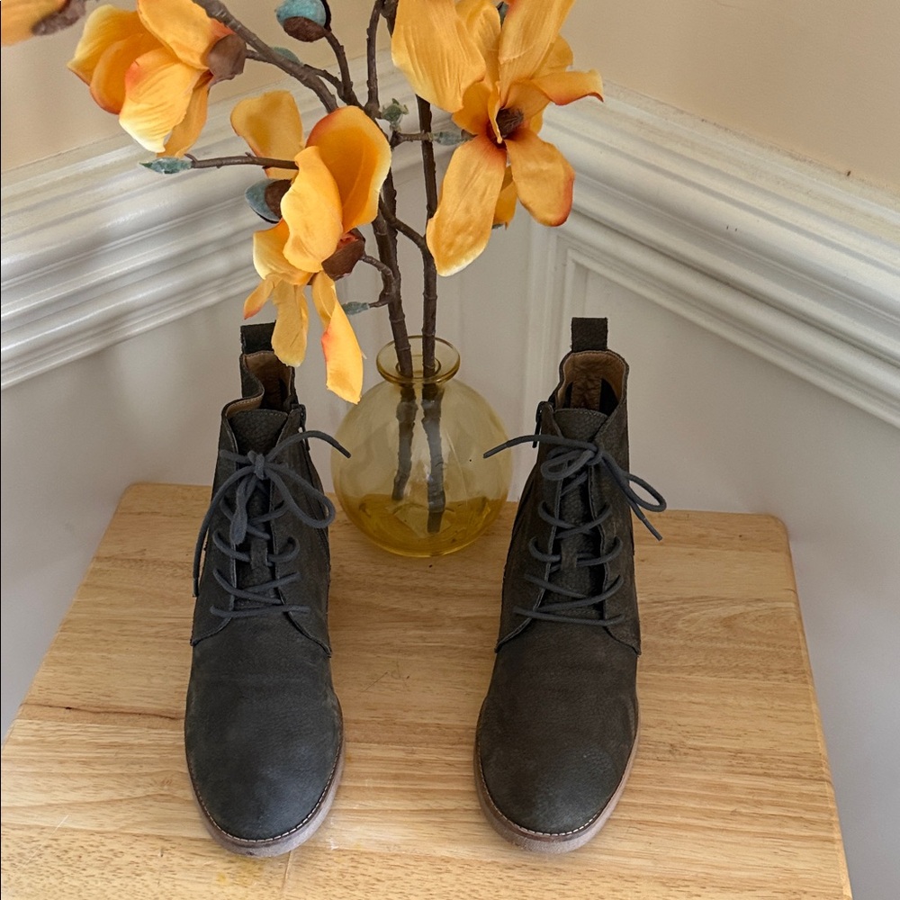 Lucky Brand Tamela Leather Lace-Up Ankle Booties Sz 9.5